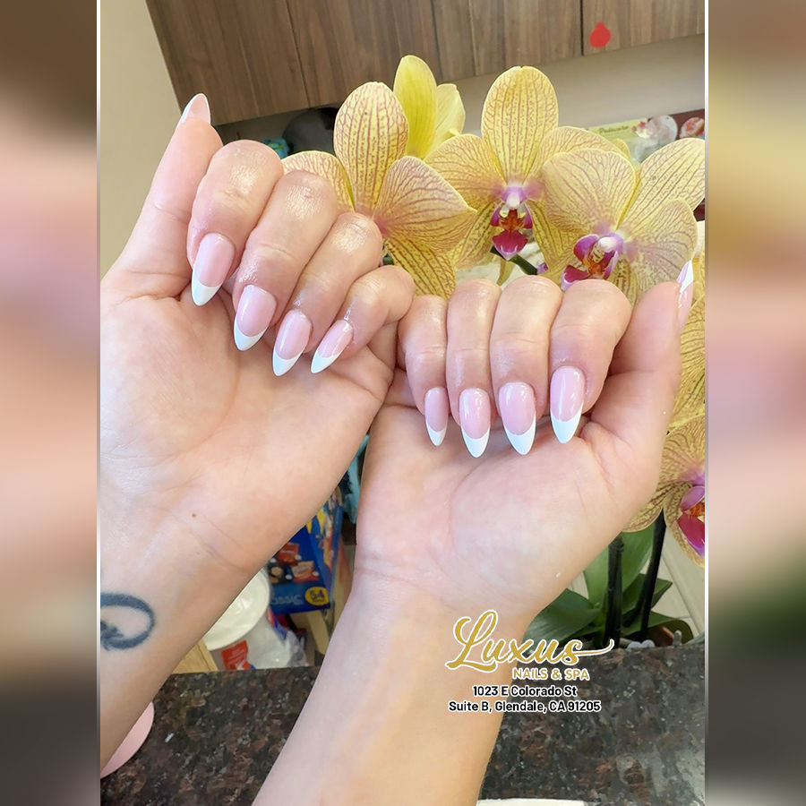 Christmas Nails That Sparkle All Season at Luxus Nail Spa